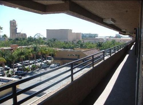 Anaheim Desert Inn & Suites Exterior foto